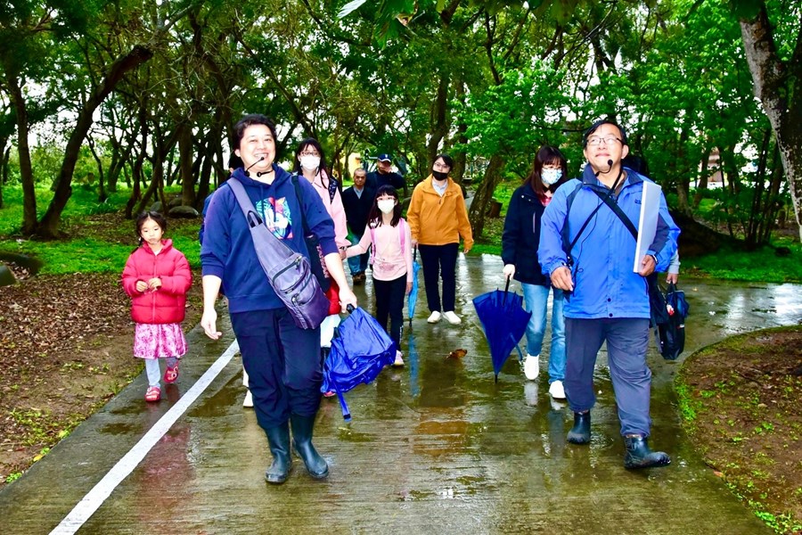 專業老師帶隊解說鐵砧山生態