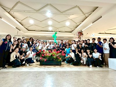 台日草月流漂流木藝術創作交流活動吸引近200位民眾共襄盛舉