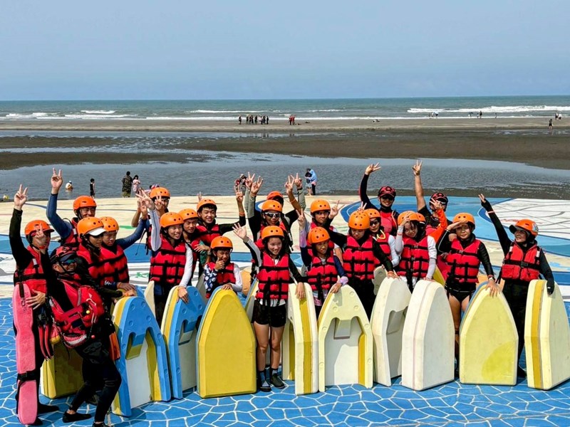 大安濱海樂園先鋒舟首度登場