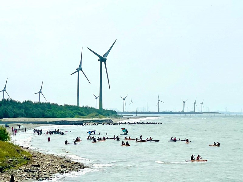 風翼SUP體驗以及SUP立式划槳體驗好不熱鬧