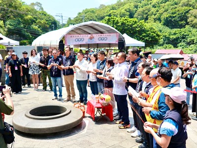 眾人遵循古禮祭祀祈福，共同迎接端午佳節_2