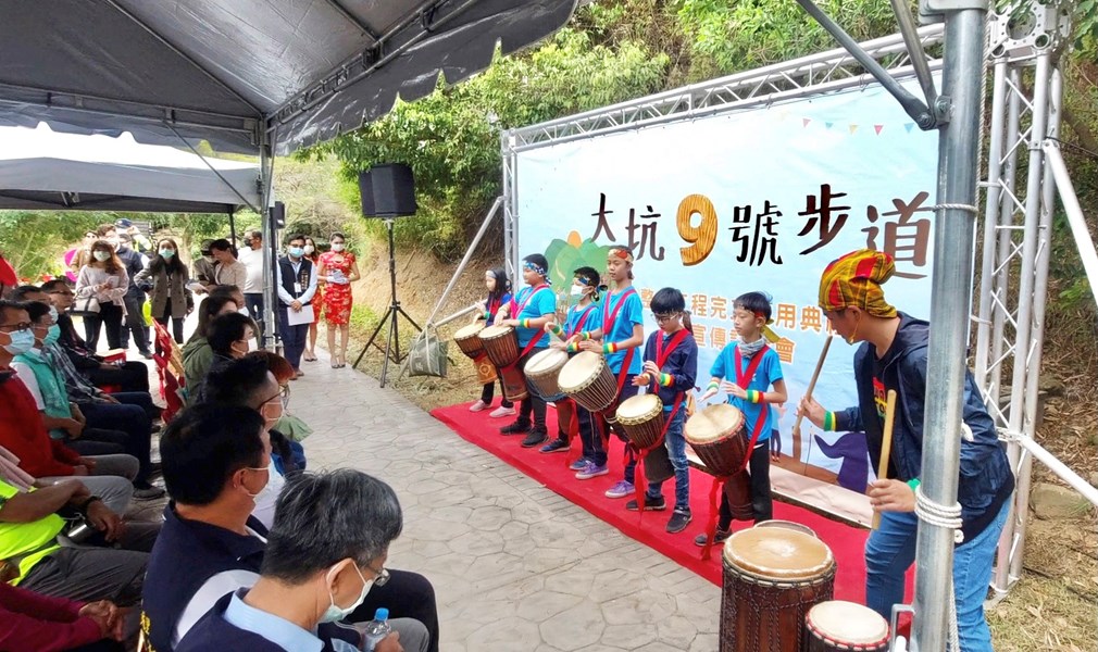 大坑在地小學熱情表演